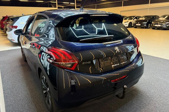 Blå Peugeot 208 fra 2018