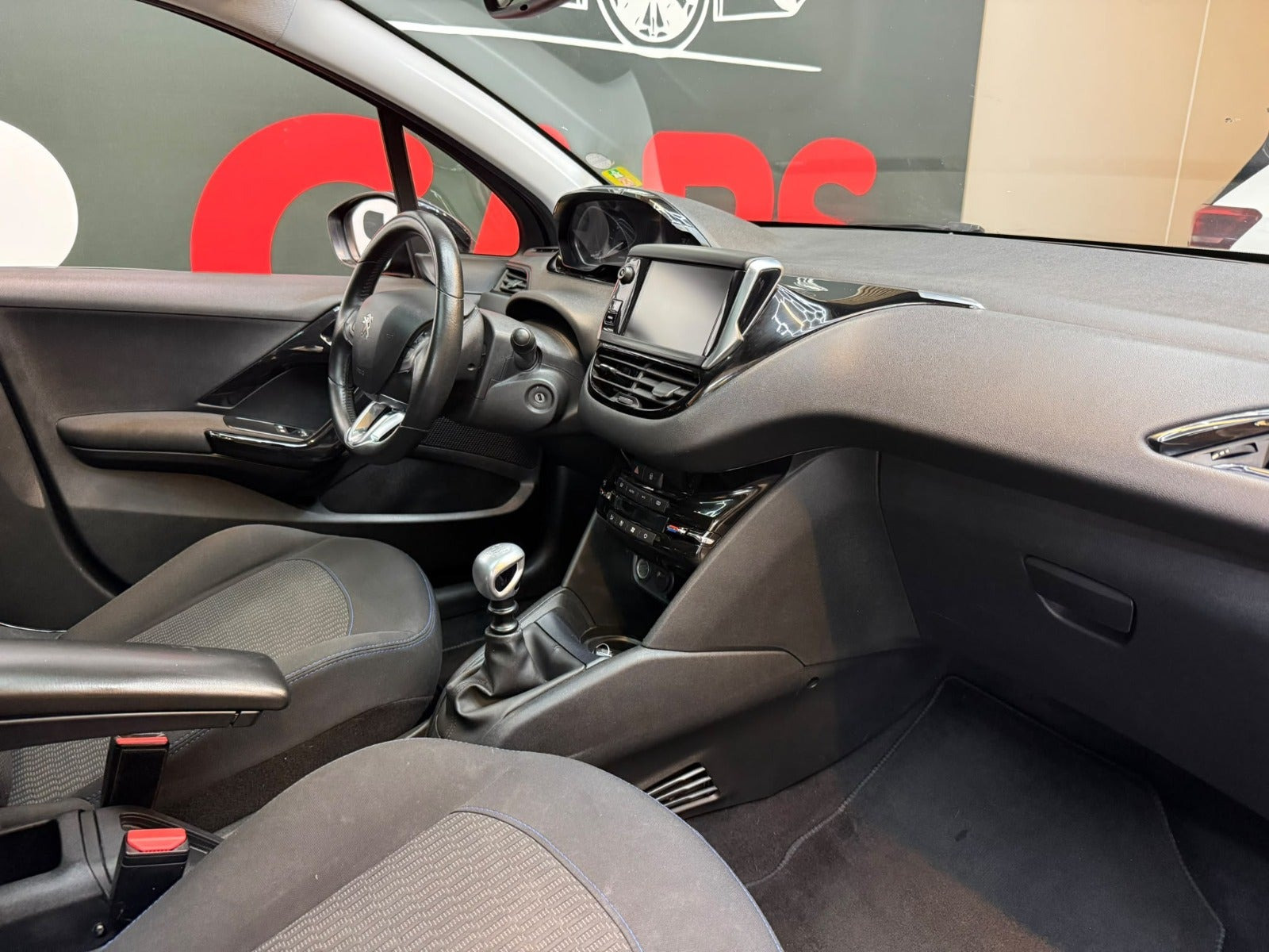 Blå Peugeot 208 fra 2018