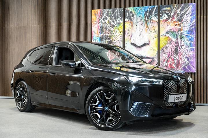 Sort BMW iX fra 2021