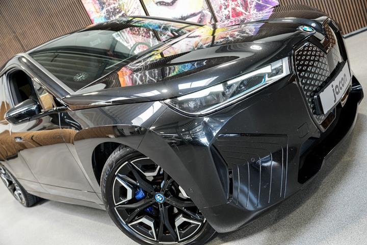 Sort BMW iX fra 2021