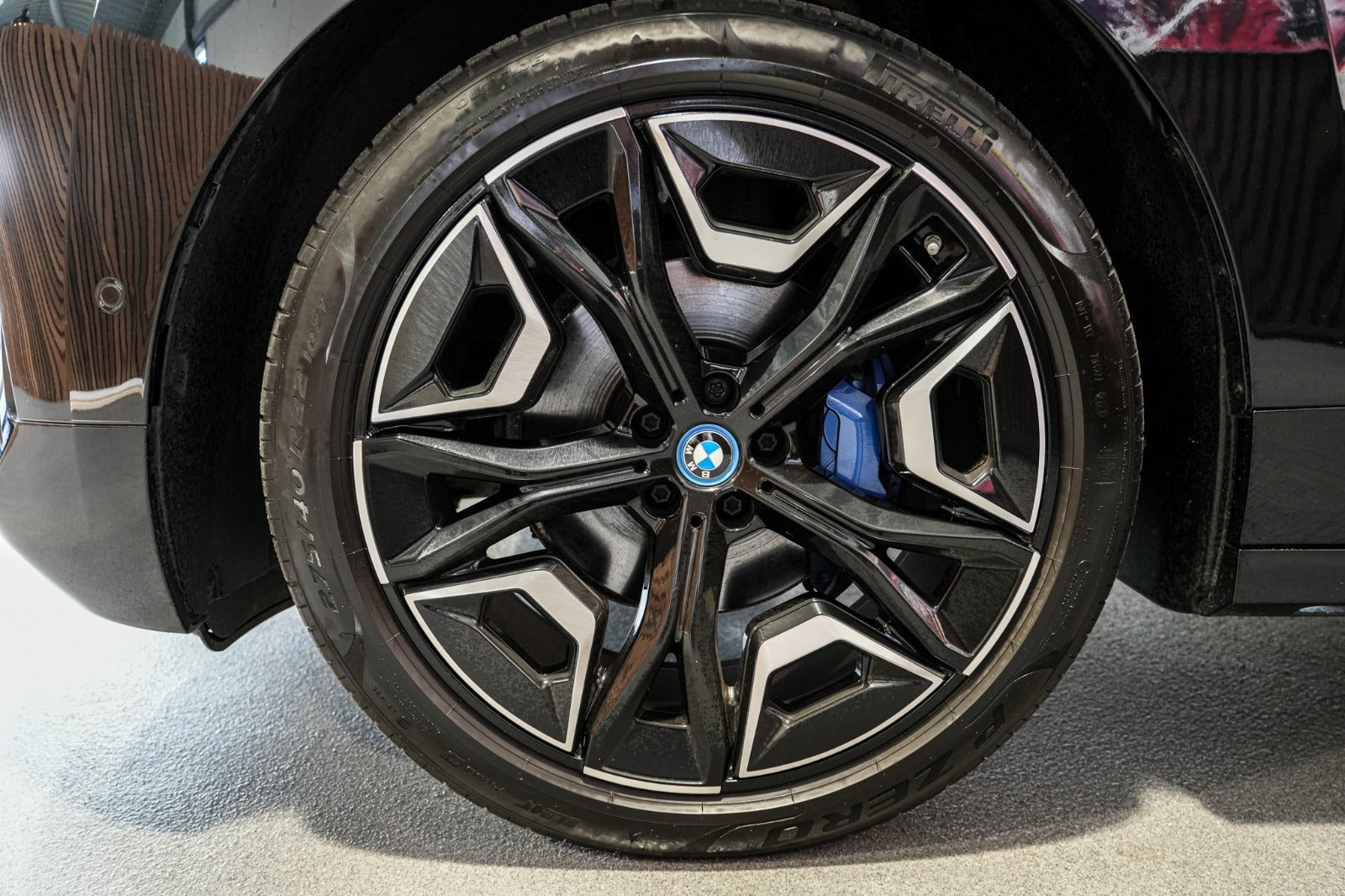Sort BMW iX fra 2021