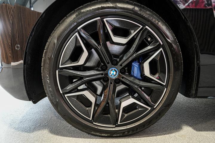 Sort BMW iX fra 2021