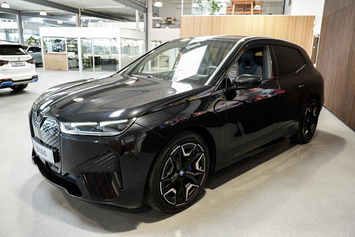 Sort BMW iX fra 2021