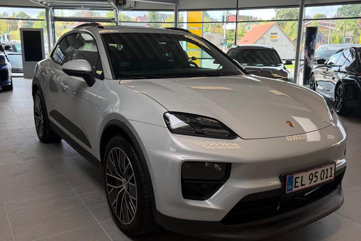 Grå Porsche Macan 4 fra 2025