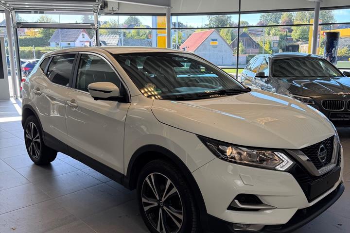 Hvid Nissan Qashqai fra 2020
