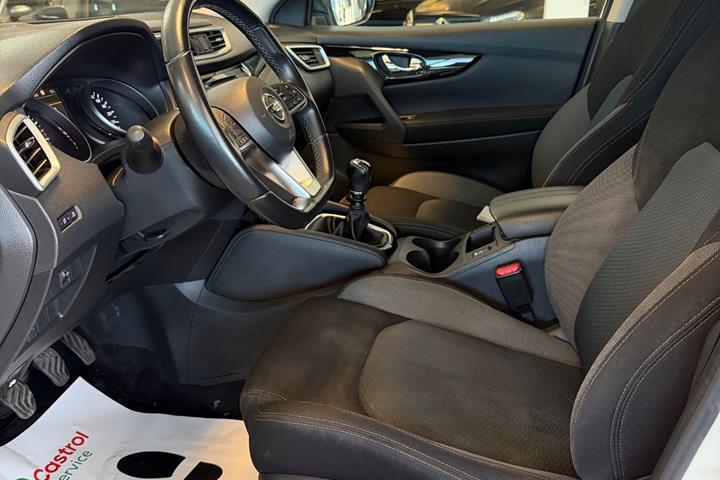 Hvid Nissan Qashqai fra 2020