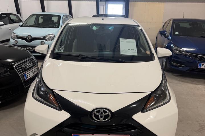 Hvid Toyota Aygo fra 2015
