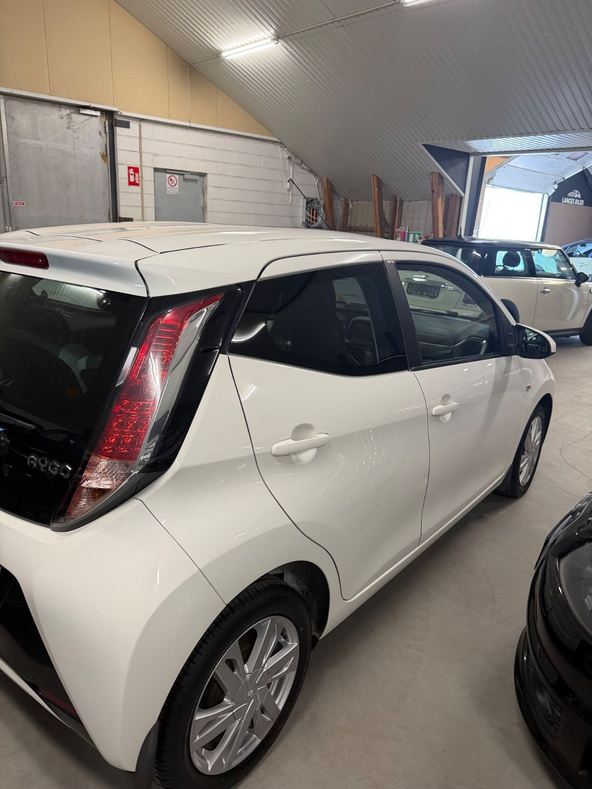 Hvid Toyota Aygo fra 2015