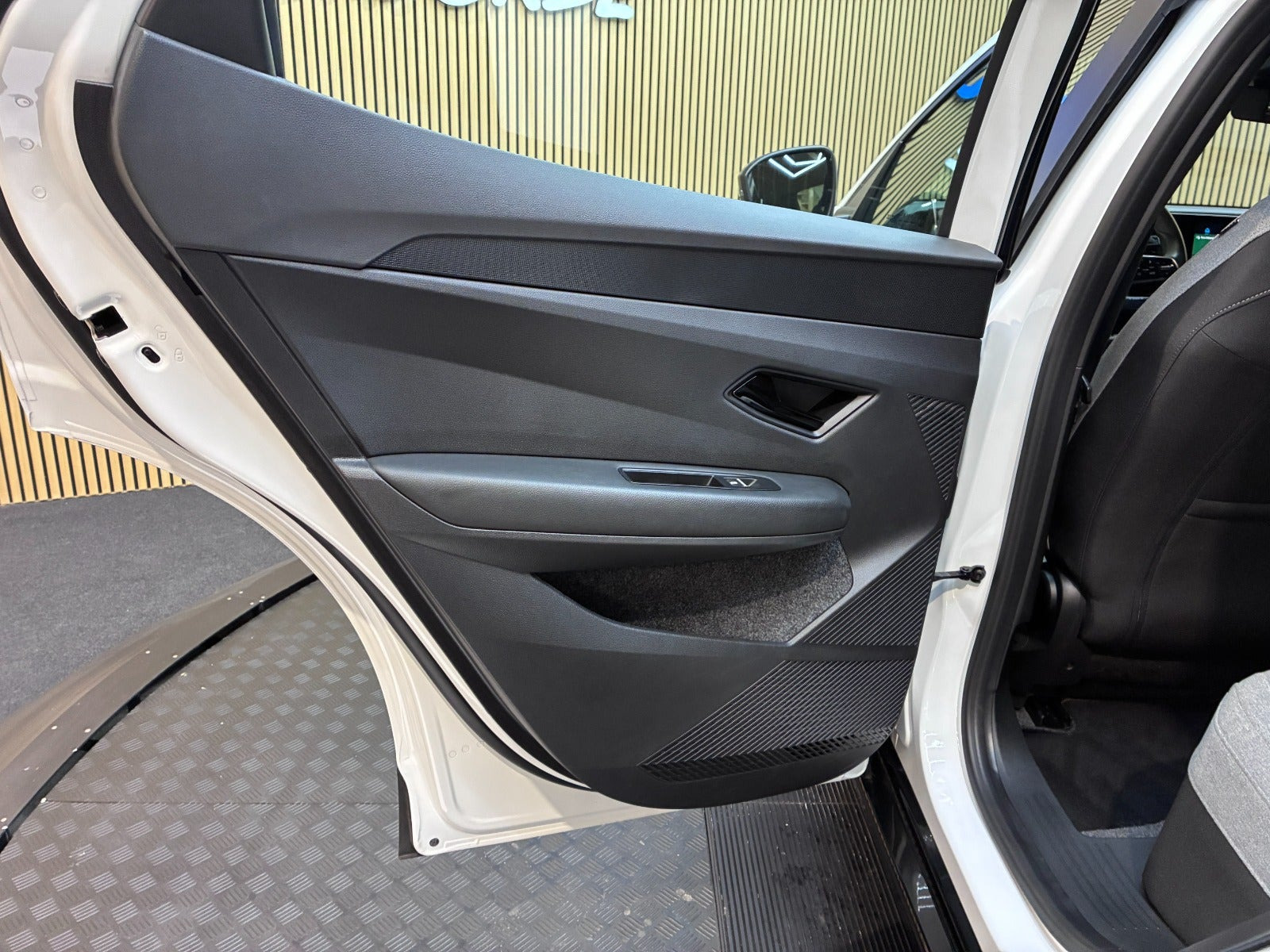 Hvid Renault Megane E-Tech fra 2023
