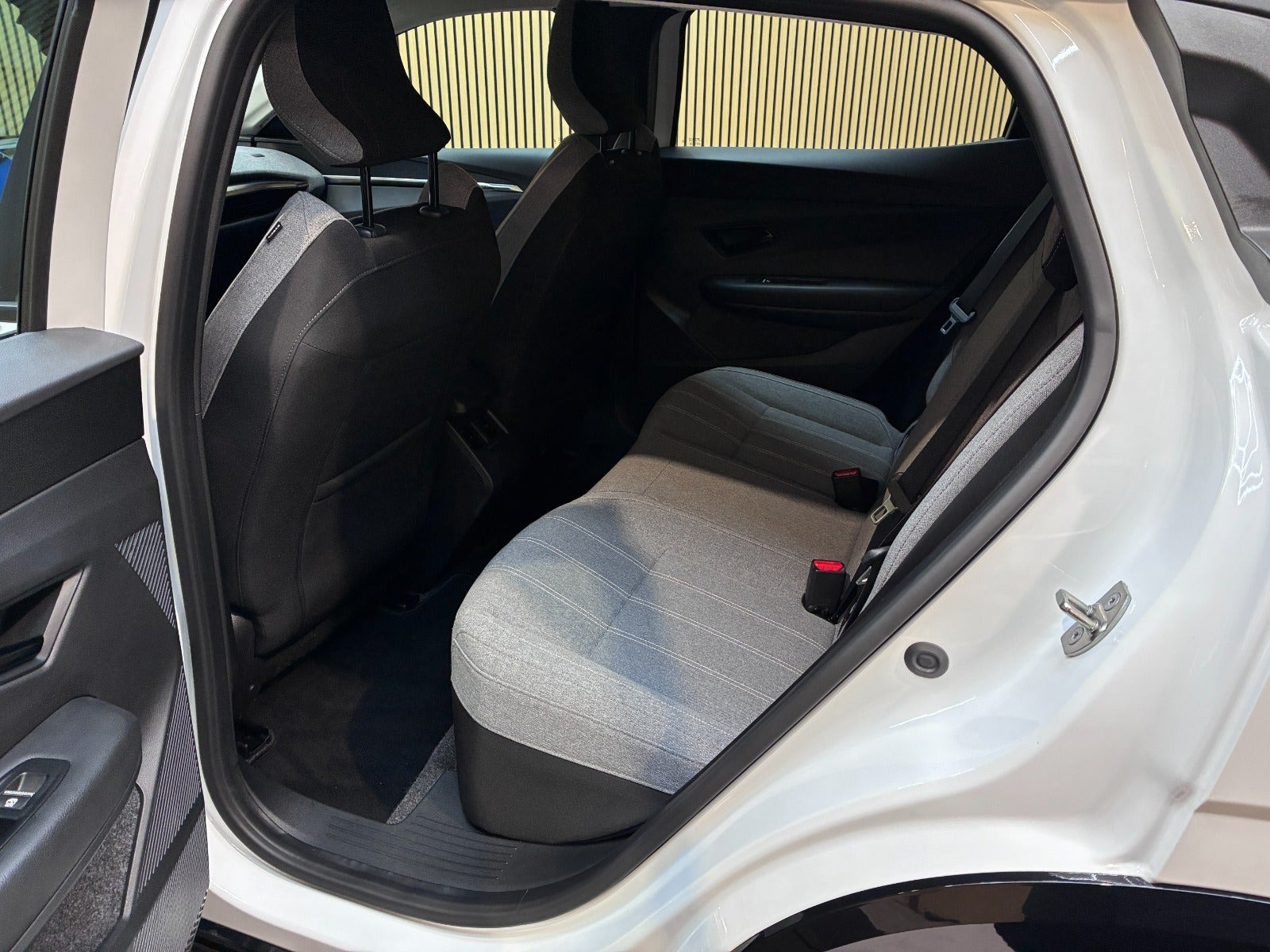Hvid Renault Megane E-Tech fra 2023