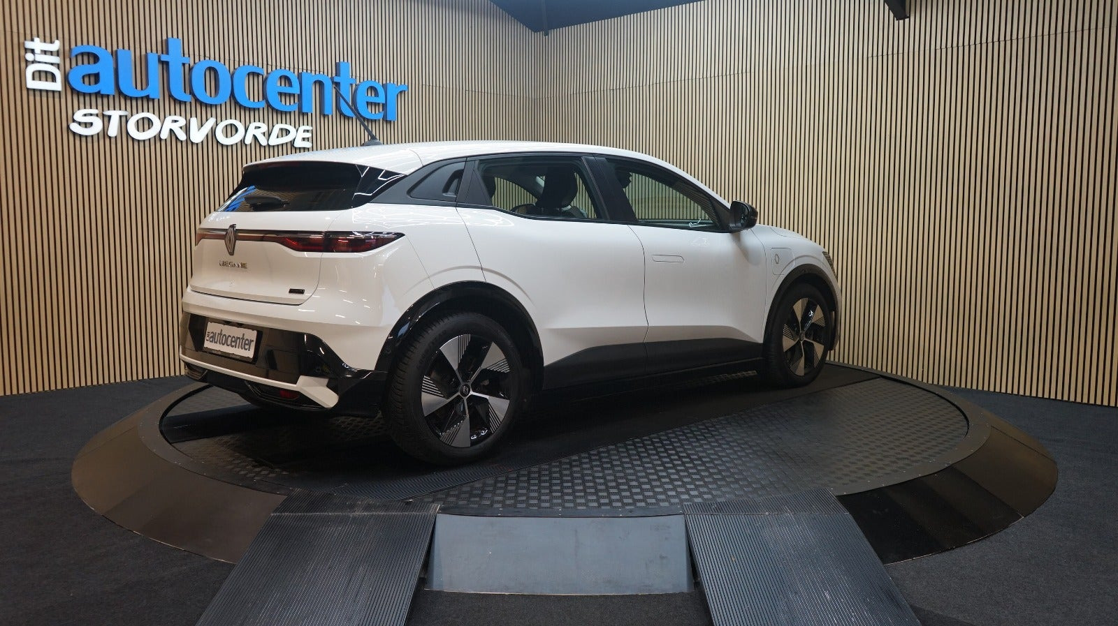 Hvid Renault Megane E-Tech fra 2023