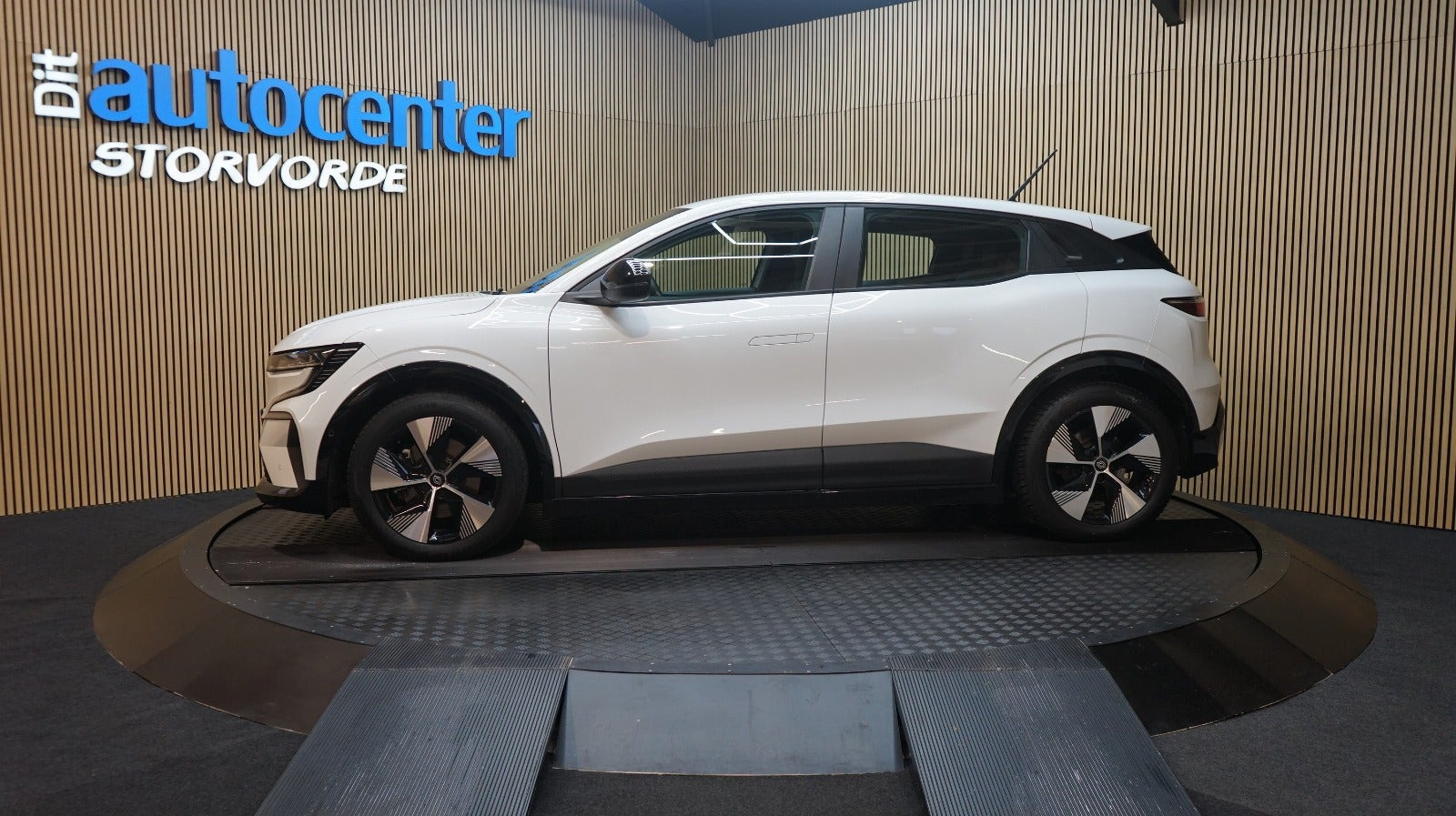 Hvid Renault Megane E-Tech fra 2023
