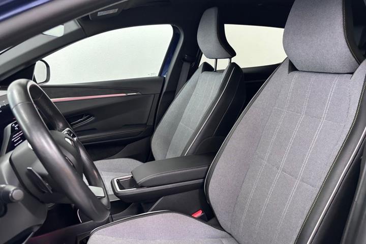 Blå Renault Megane E-Tech fra 2024