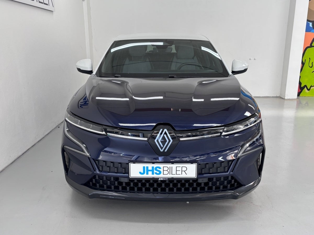 Blå Renault Megane E-Tech fra 2024