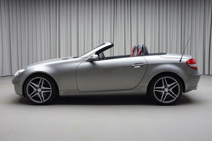 Grå Mercedes SLK350 fra 2005 set udefra