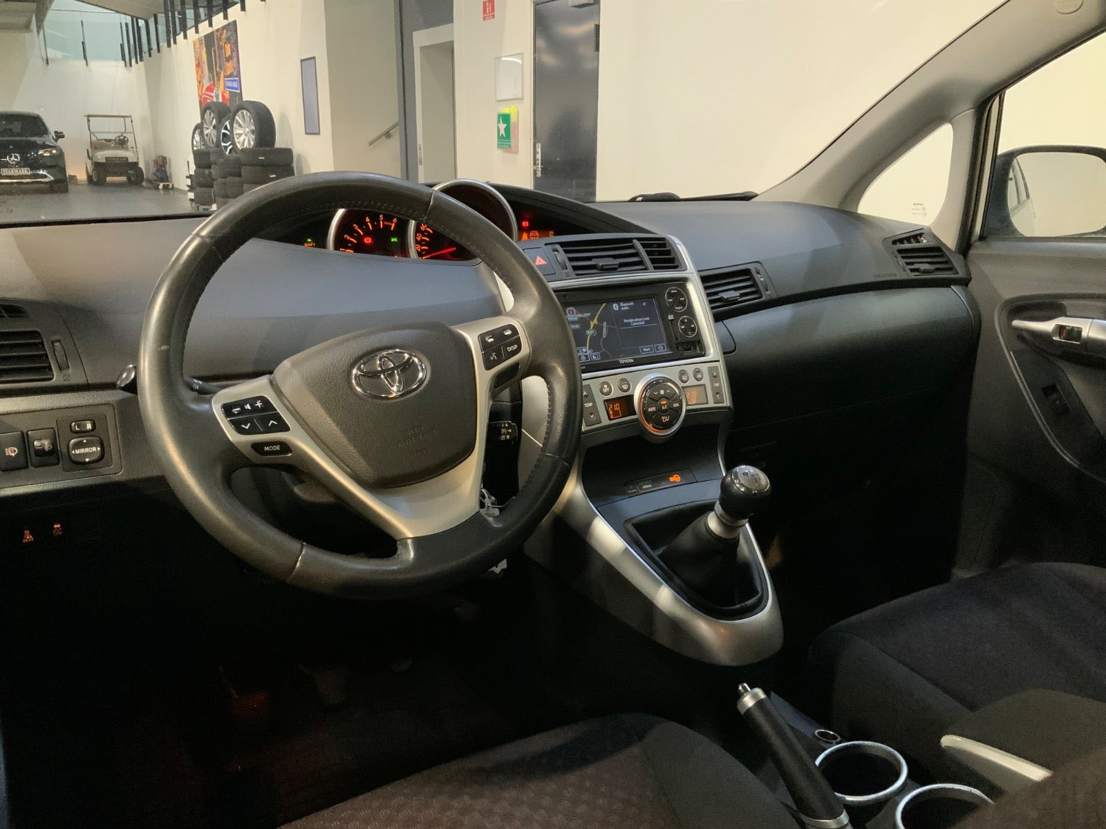 Sølv Toyota Verso fra 2011