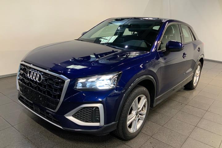 Blå Audi Q2 fra 2021