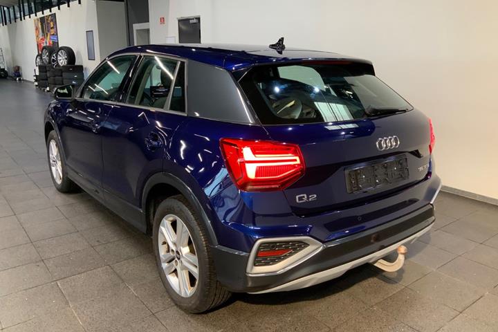 Blå Audi Q2 fra 2021