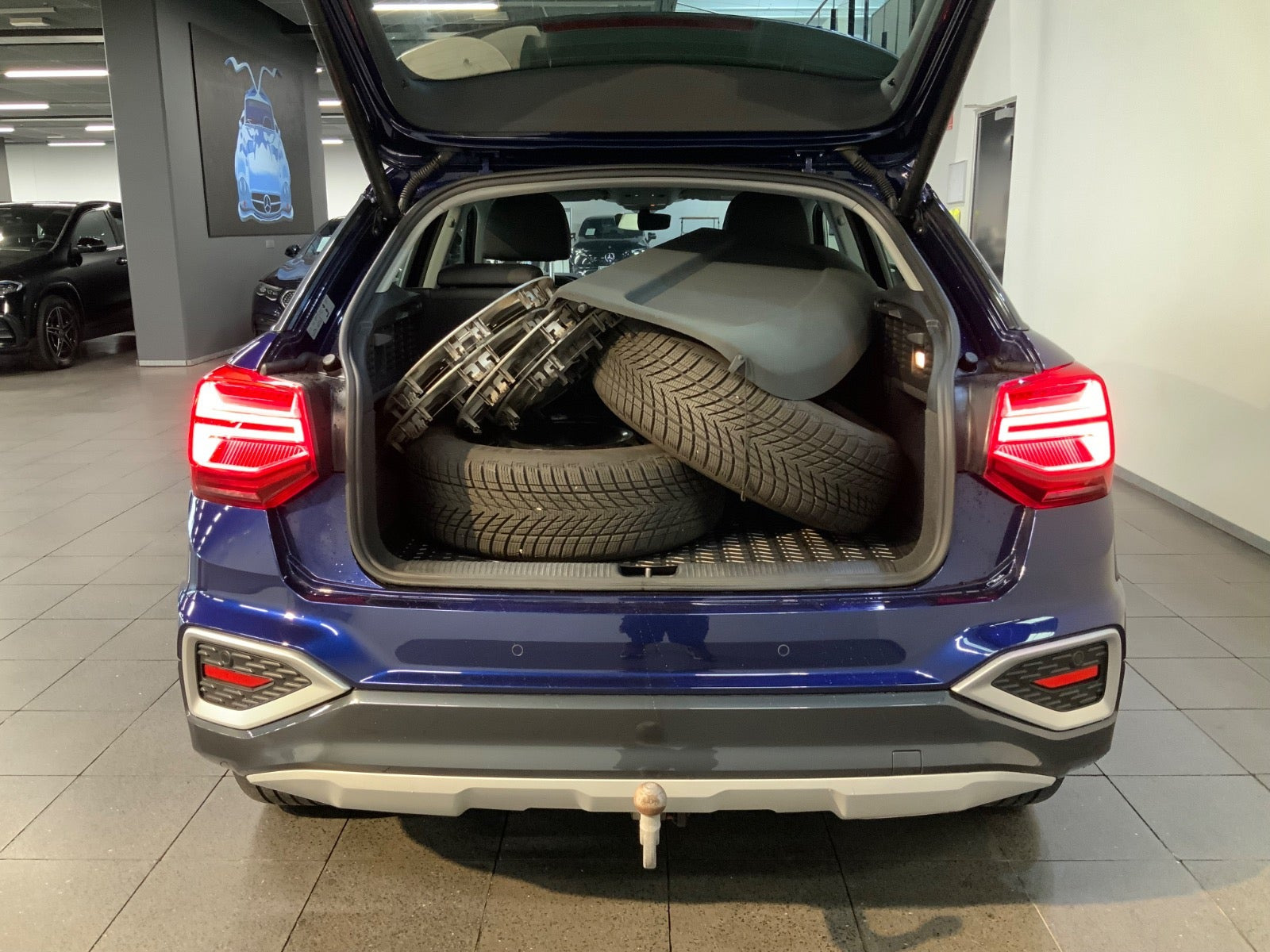 Blå Audi Q2 fra 2021