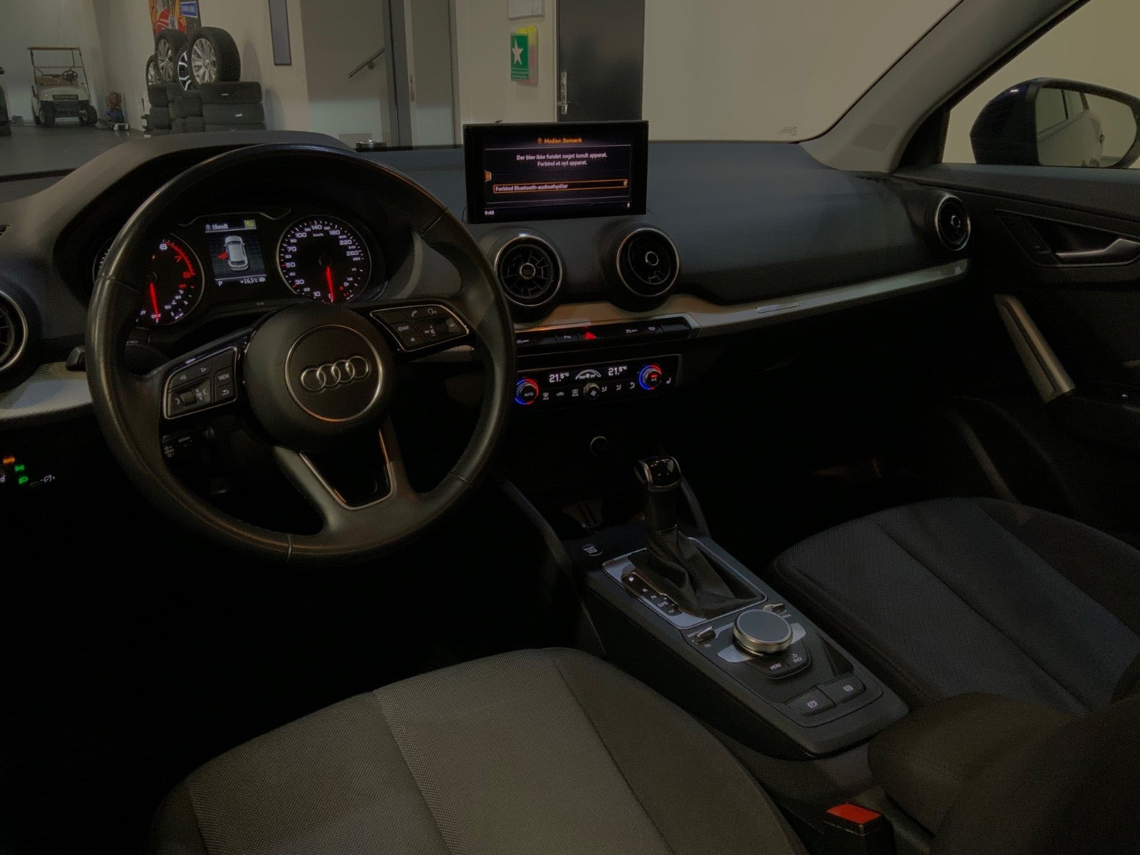 Blå Audi Q2 fra 2021
