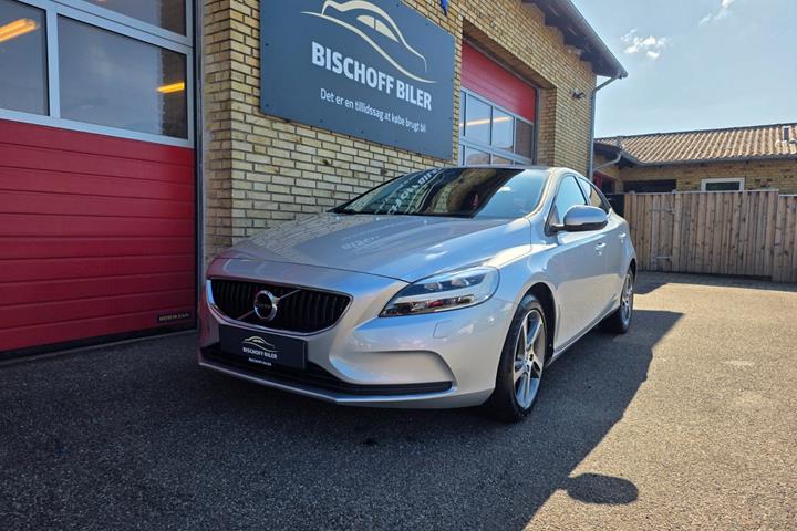 Sølv Volvo V40 fra 2017