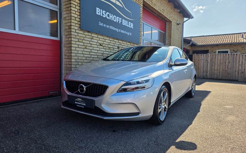 Volvo V40 2,0 T3 152 Momentum