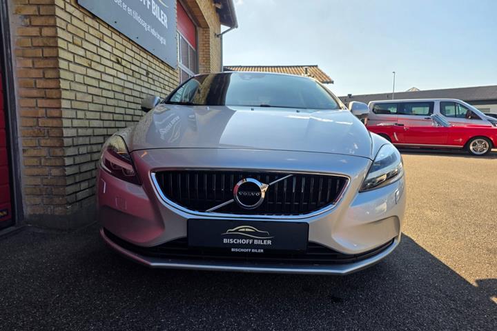 Sølv Volvo V40 fra 2017