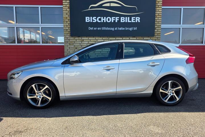 Sølv Volvo V40 fra 2017