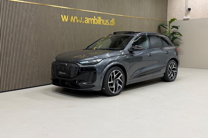 Grå Audi Q6 e-tron fra 2025