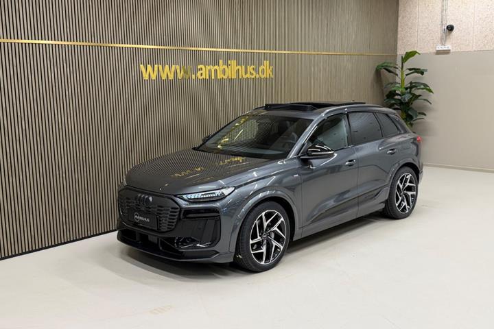 Grå Audi Q6 e-tron fra 2025