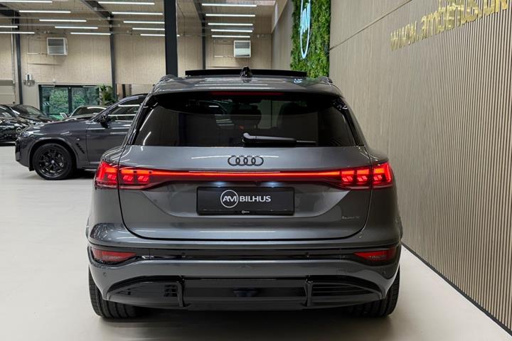 Grå Audi Q6 e-tron fra 2025