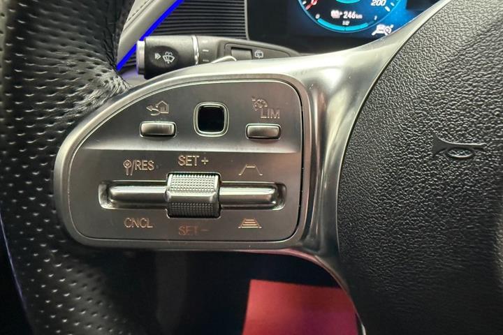 Hvid Mercedes EQC400 fra 2020
