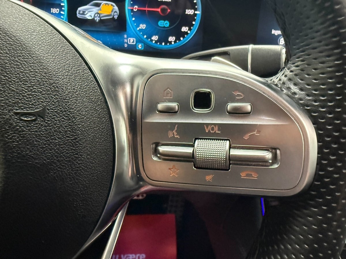 Hvid Mercedes EQC400 fra 2020