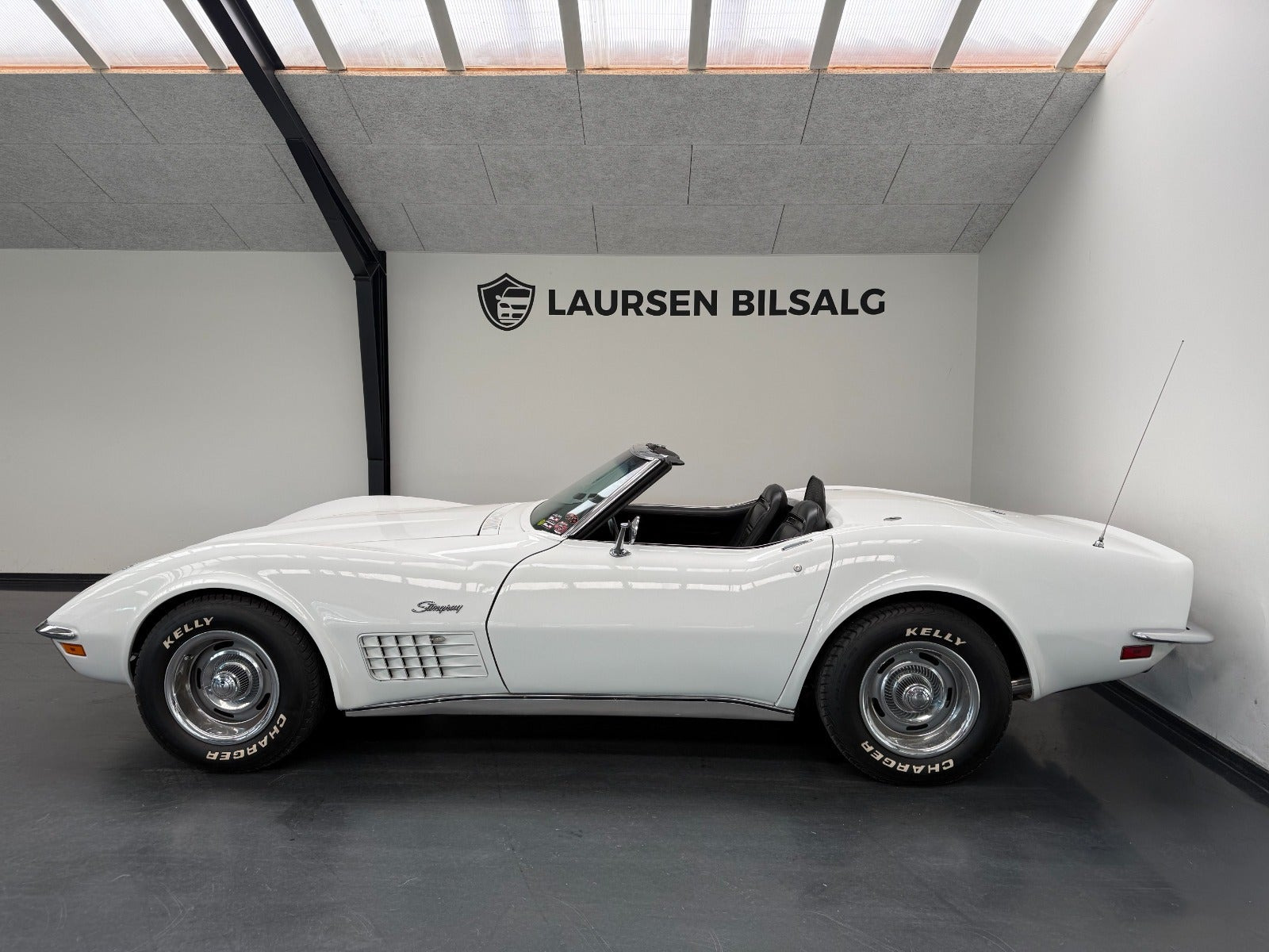 Hvid Chevrolet Corvette fra 1972