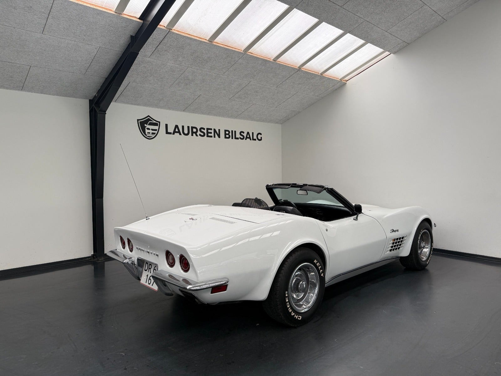 Hvid Chevrolet Corvette fra 1972