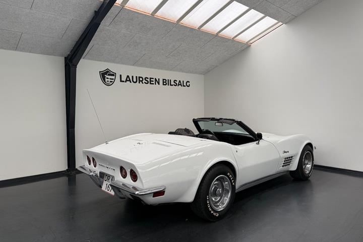 Hvid Chevrolet Corvette fra 1972