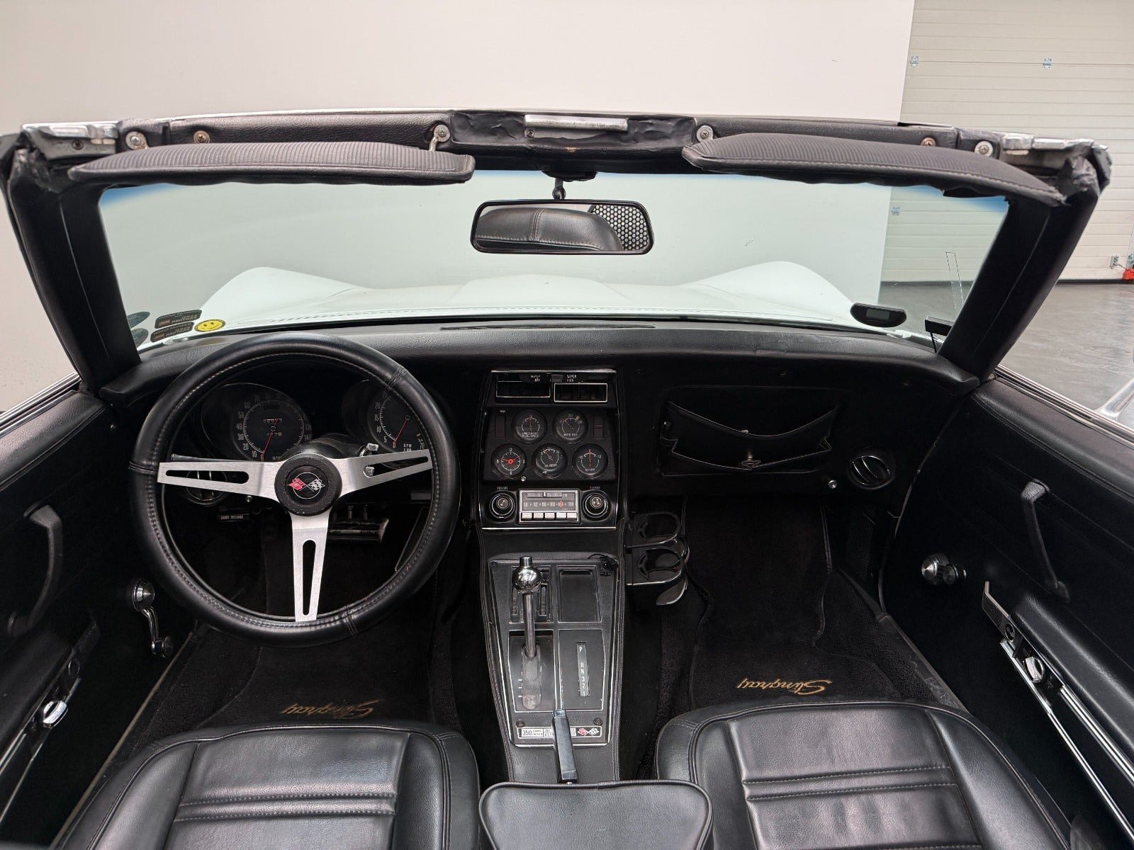 Hvid Chevrolet Corvette fra 1972