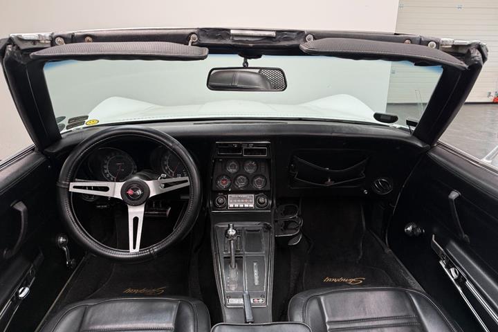 Hvid Chevrolet Corvette fra 1972