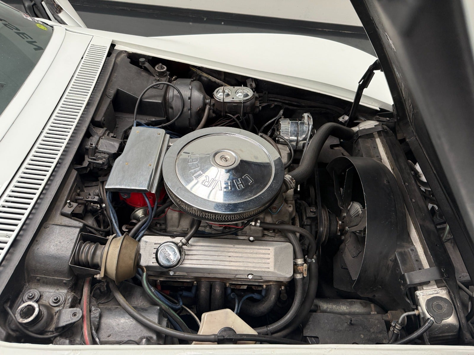 Hvid Chevrolet Corvette fra 1972