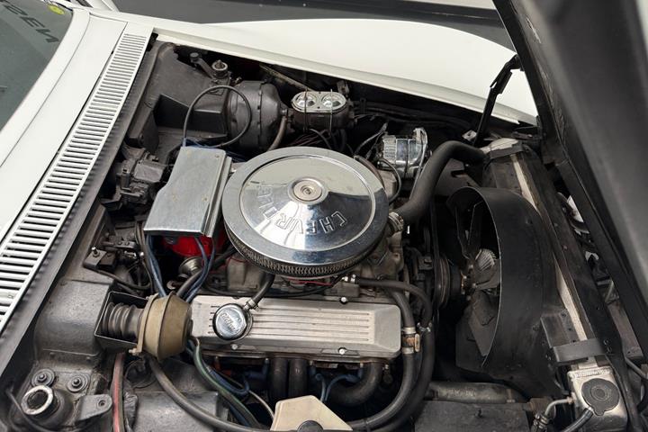 Hvid Chevrolet Corvette fra 1972