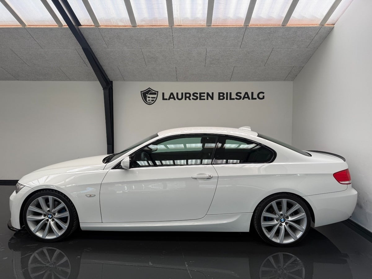 Hvid BMW 320d fra 2010