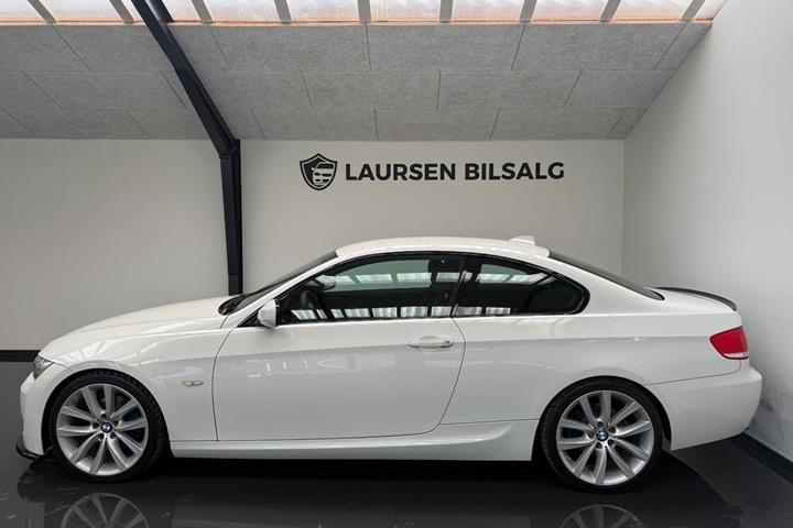Hvid BMW 320d fra 2010