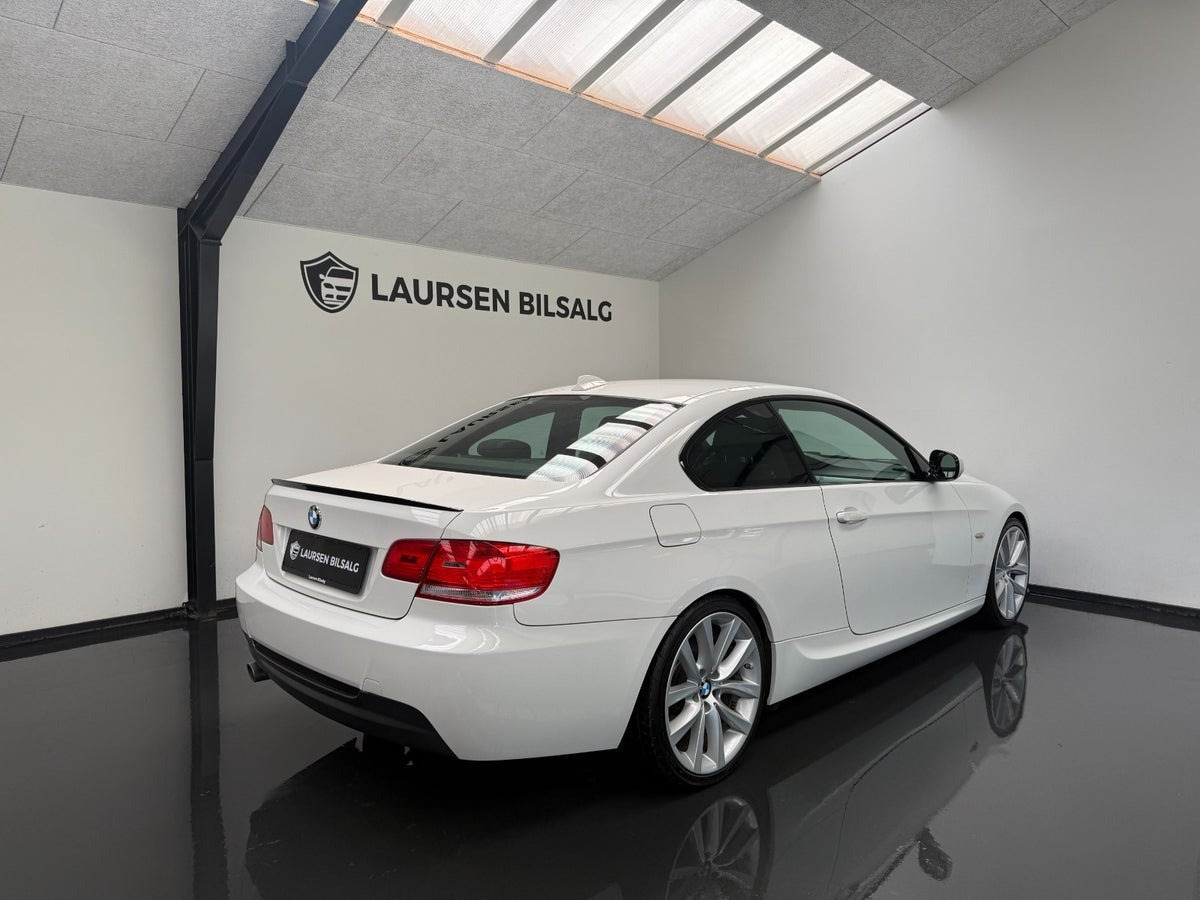 Hvid BMW 320d fra 2010