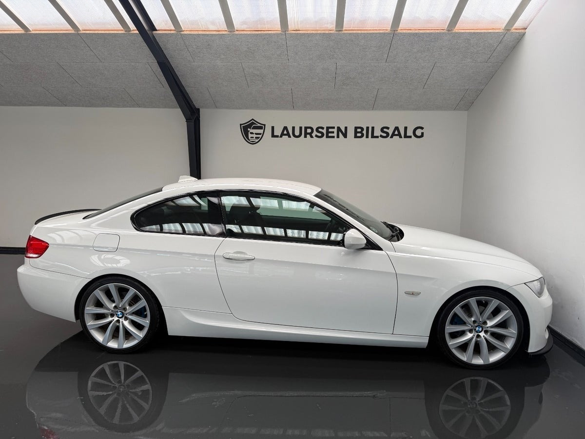 Hvid BMW 320d fra 2010