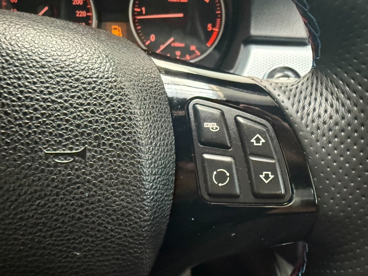 Hvid BMW 320d fra 2010