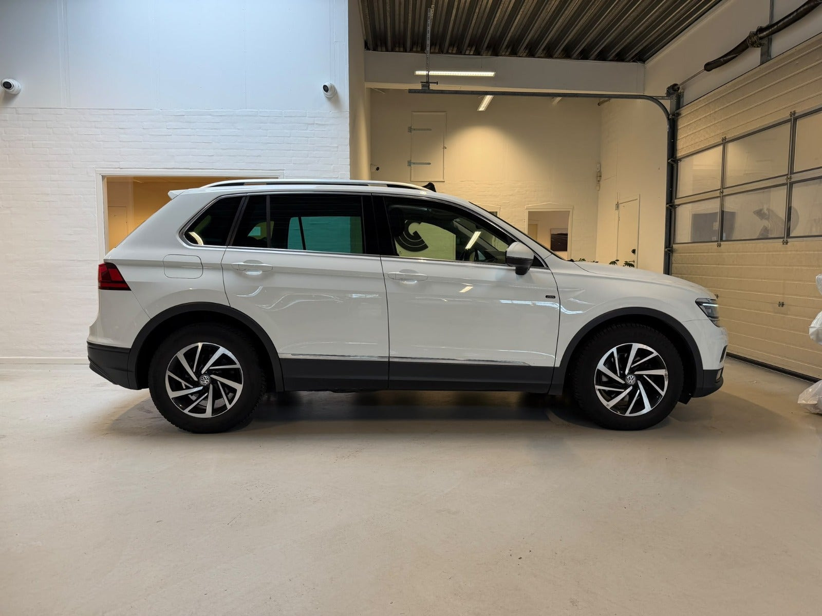 Hvid VW Tiguan fra 2018