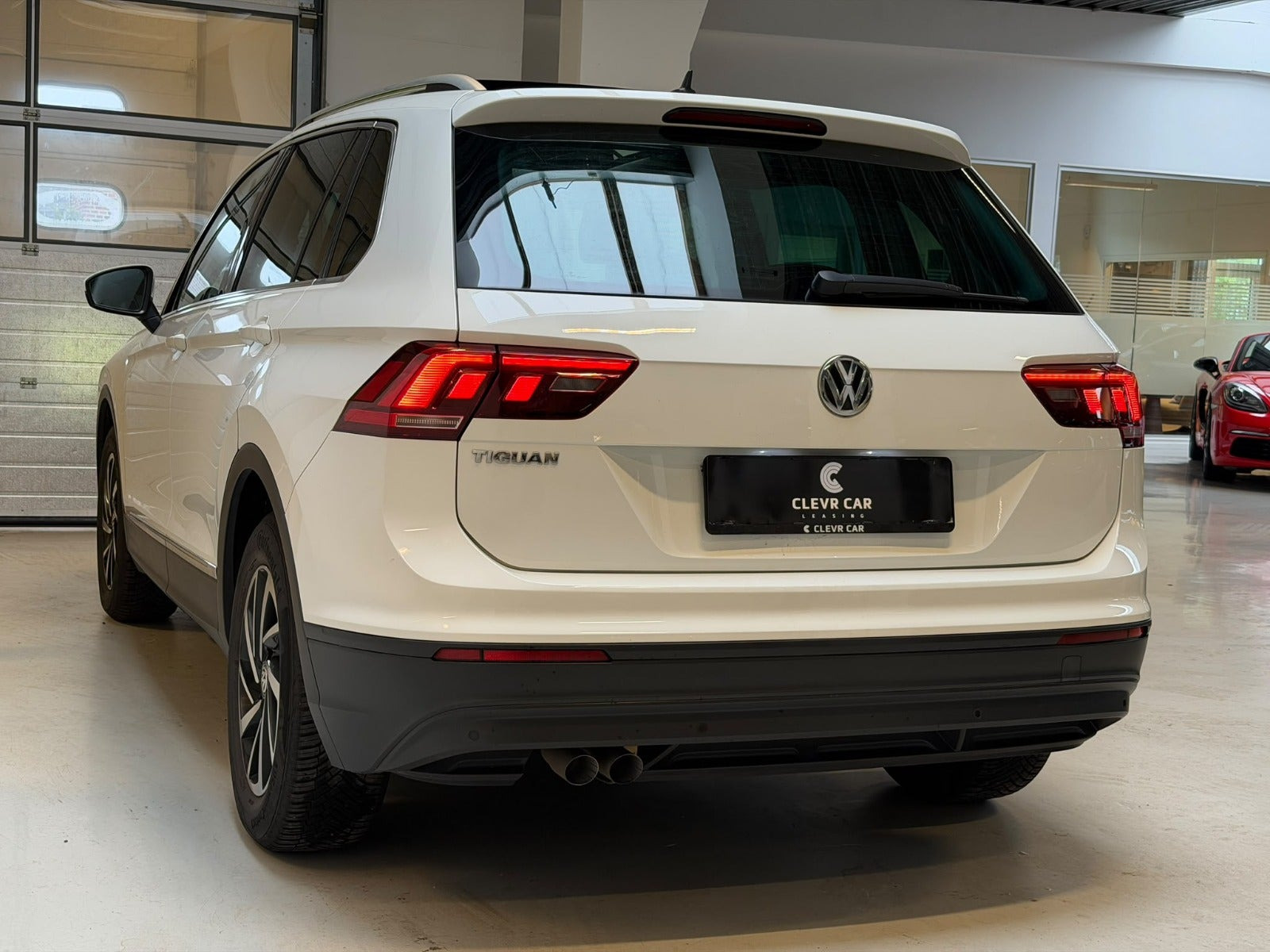 Hvid VW Tiguan fra 2018