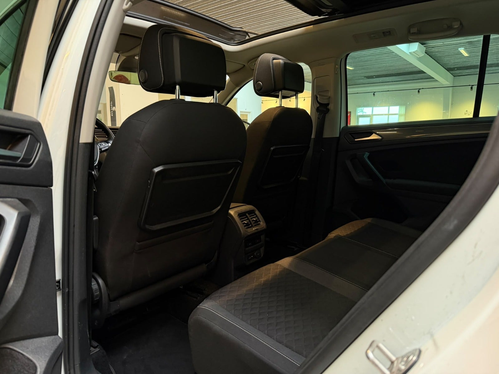 Hvid VW Tiguan fra 2018