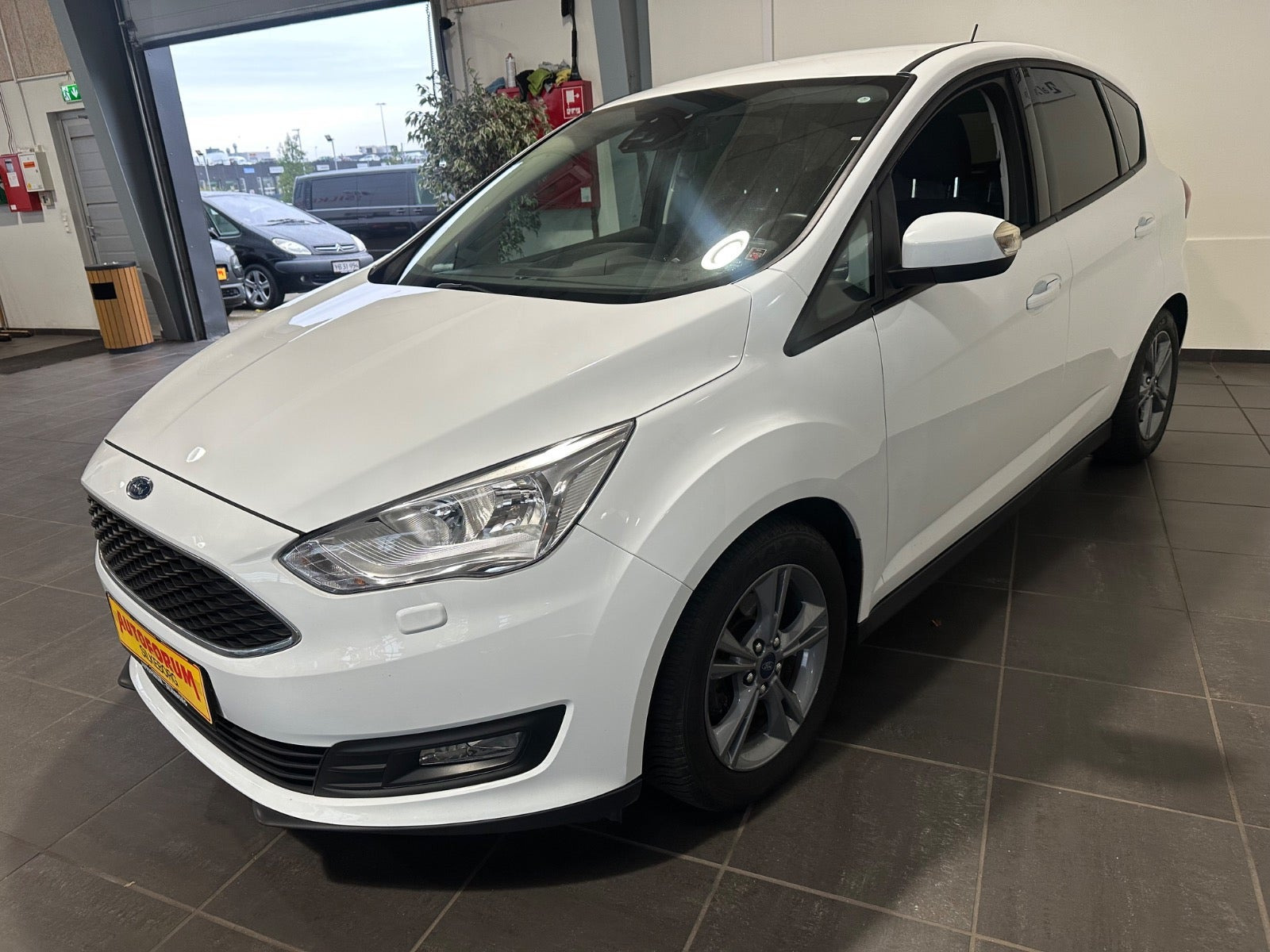 Hvid Ford C-MAX fra 2019