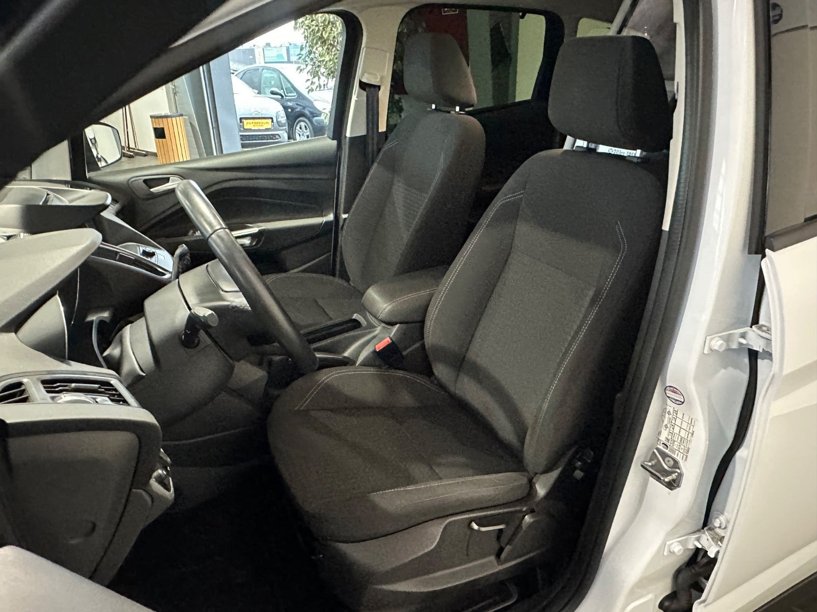 Hvid Ford C-MAX fra 2019